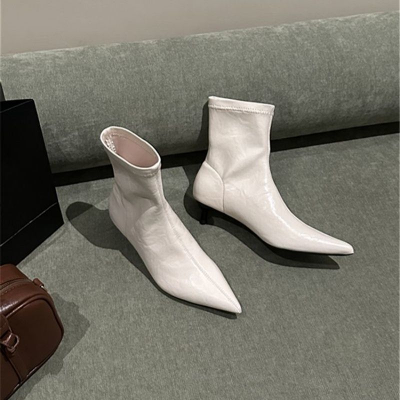 Damen spitz zulaufende Stiefeletten mit sculpted Kitten‑Heel und sockenhaftem Schaft Shop Nory