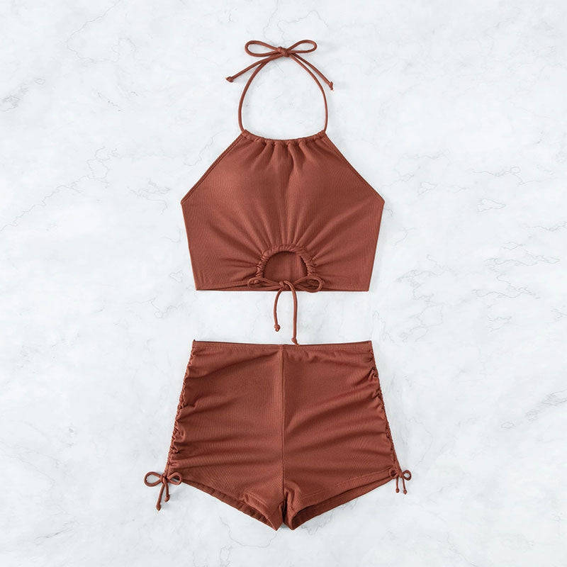 Damen Bikiniset mit gerafftem Crop-Top und freizügigen Shorts