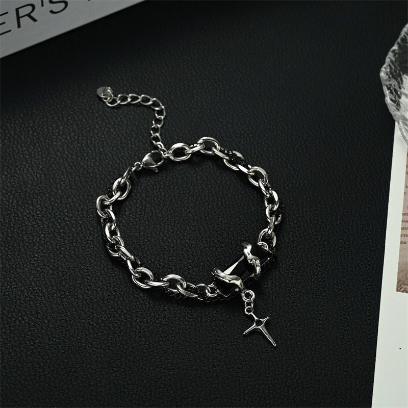 Damen Armkettchen mit kreativem Anhänger und stilvollem Gliederdesign Shop Nory