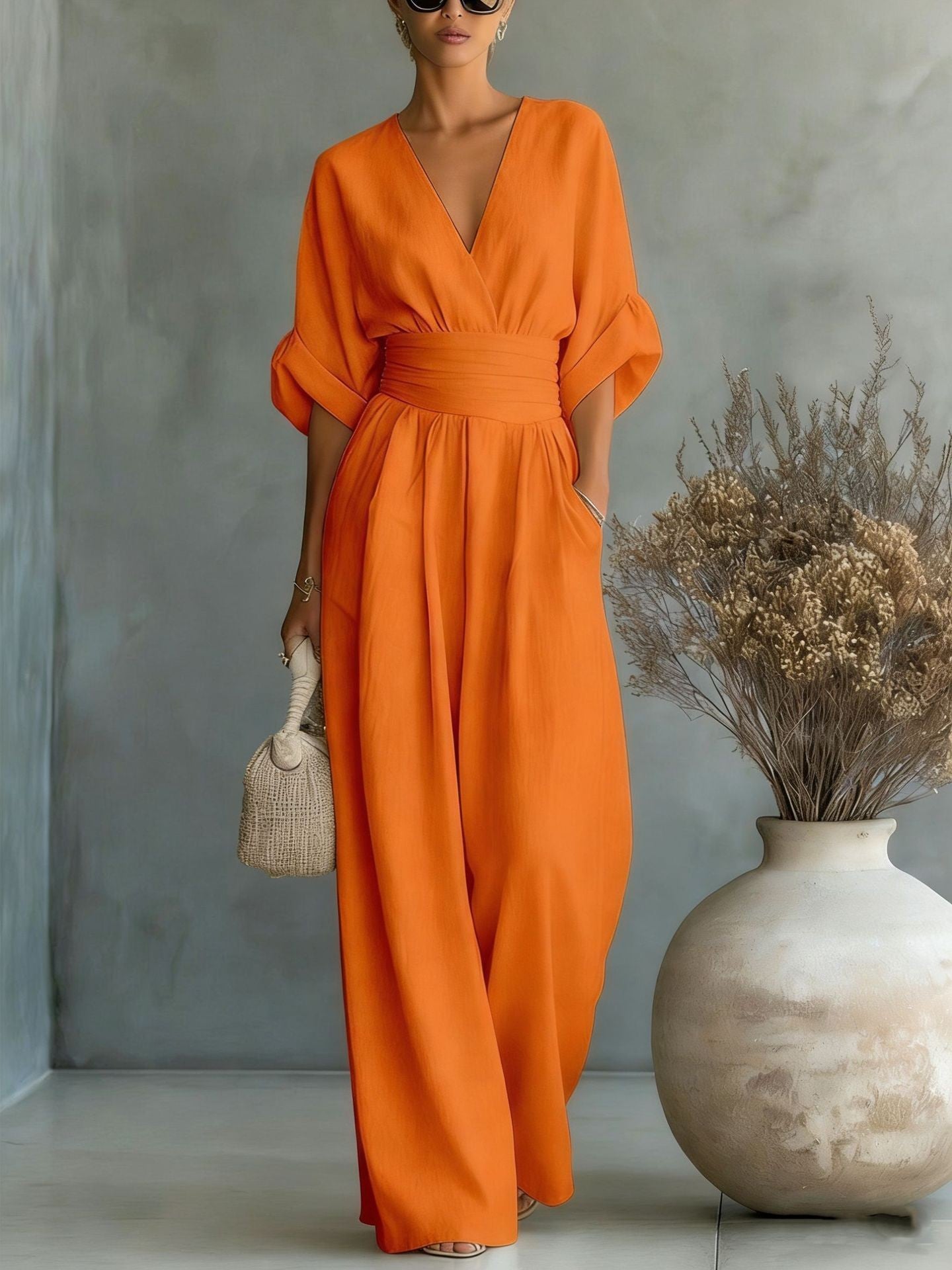 Eleganter Ärmelloser Jumpsuit mit Tiefem V-Ausschnitt, Taillenbund und Weitem Bein