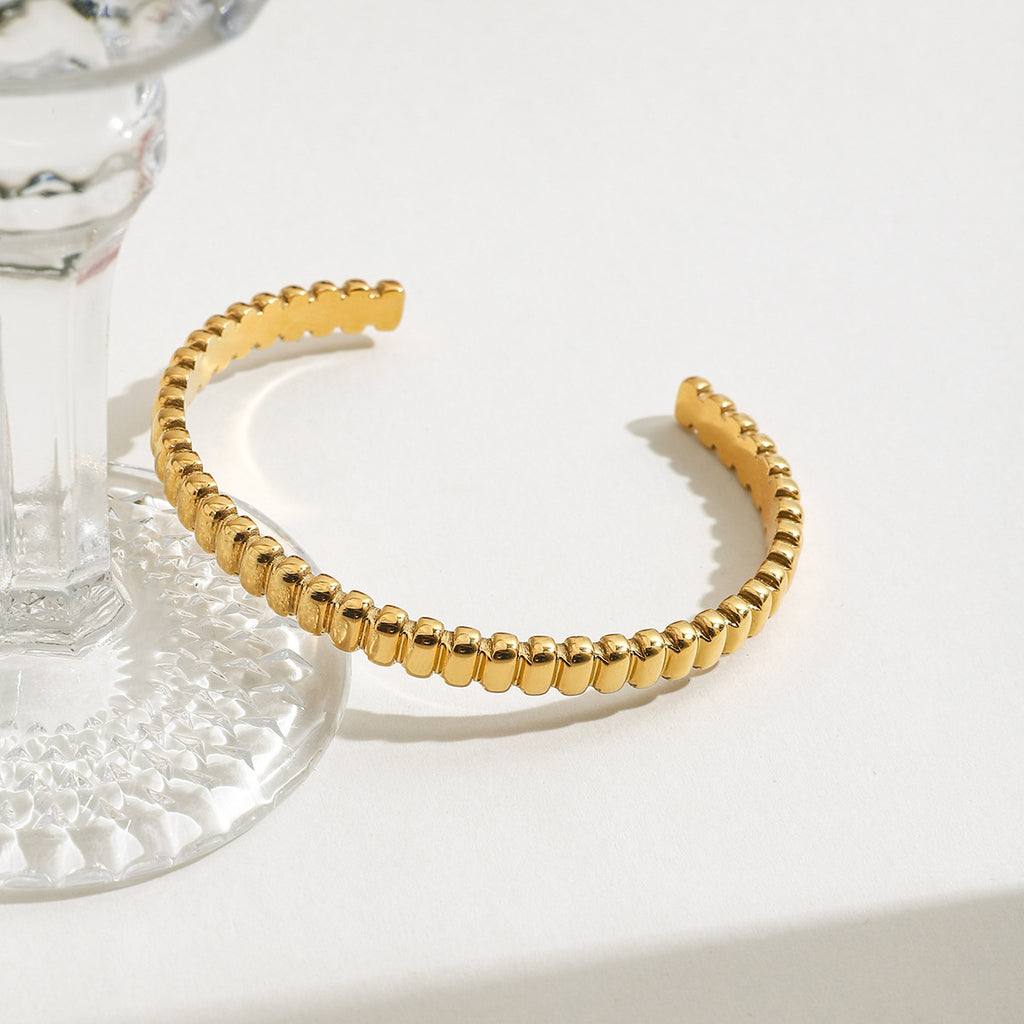 Damen Offenes Armband mit modernem, hypoallergenem Design aus Edelstahl Shop Nory