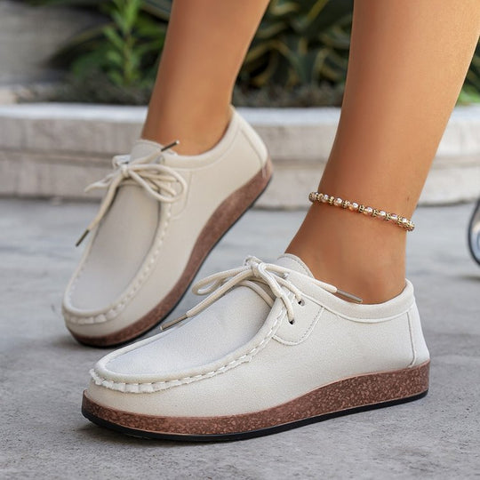 Damen Veloursleder‑Mokassin mit gepolstertem Plateau‑Fußbett und dekorativer Schnürung Shop Nory