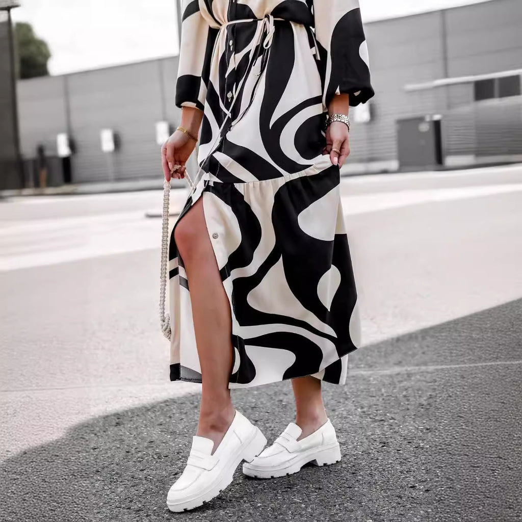 Damen Maxikleid mit modernem Muster und praktischem Taillengürtel