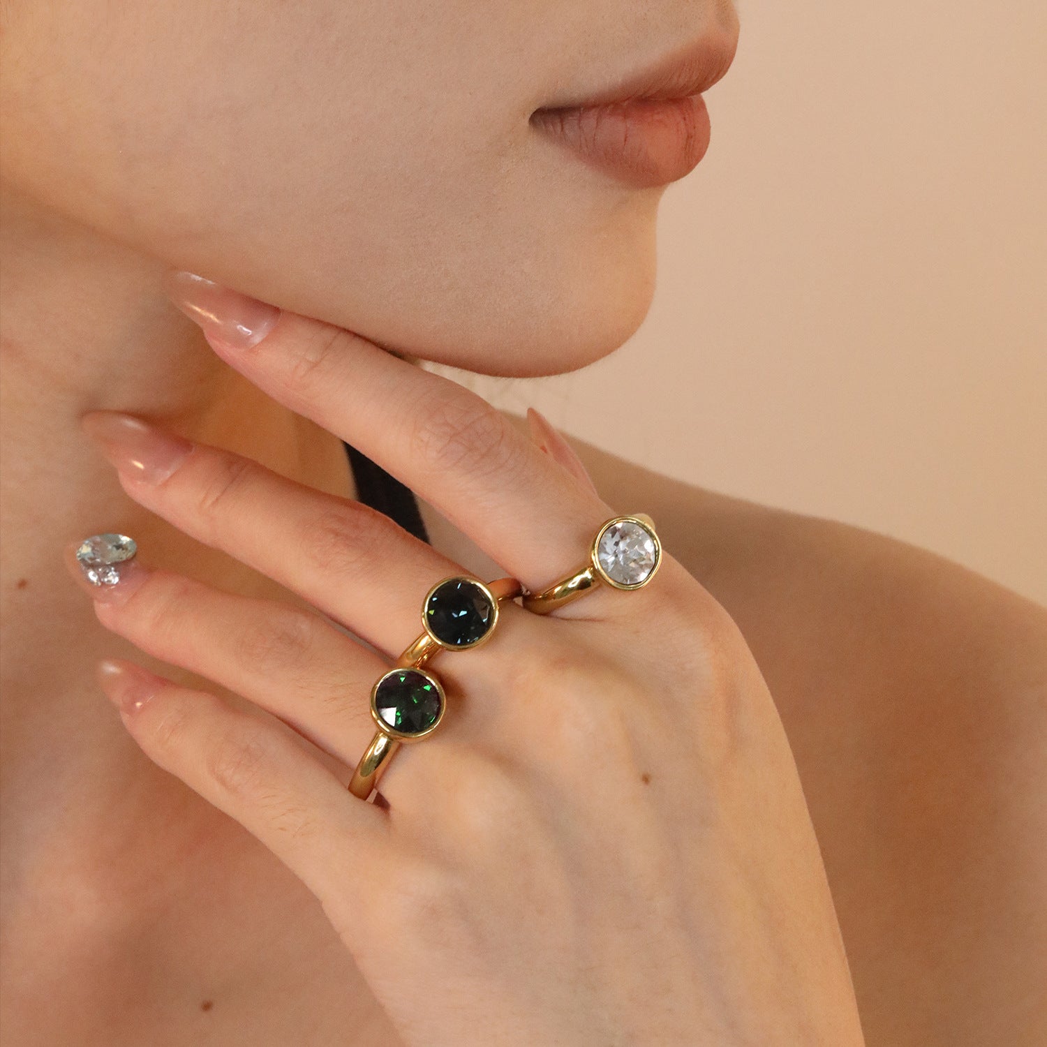 Damen Ring mit funkelndem Kristall und modernem Design Shop Nory