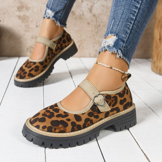 Damen Riemchen‑Slipper im Mary‑Jane‑Stil mit grober Profilsohle und Herzschließe Shop Nory