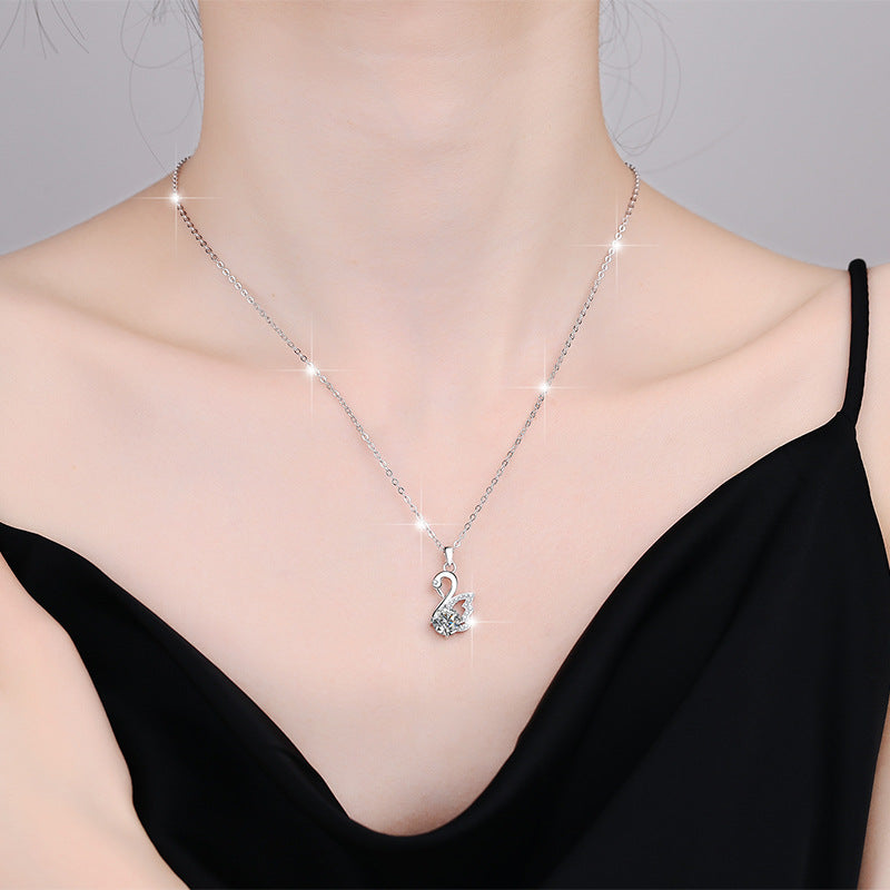 Damen Anhänger-Halskette mit elegantem Schwan-Design und funkelnden Kristallen Shop Nory