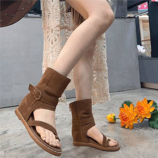 Damen knöchelhohe Veloursleder‑Sandalette mit Zehenring und verstellbarem Schaftriemen Shop Nory