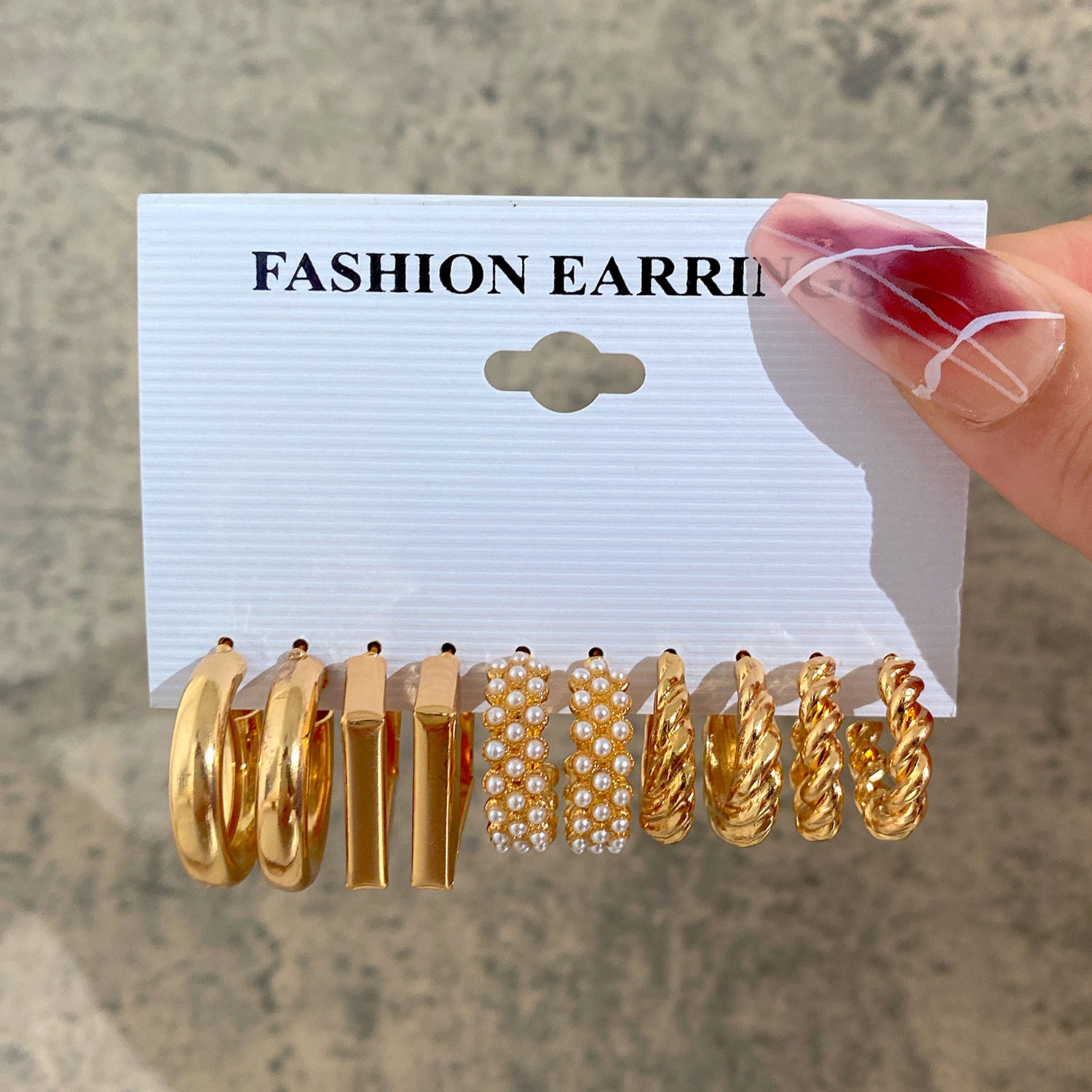 Damen Ohrringe Set mit eleganten herzförmigen Anhängern und funkelnden Kristallen Shop Nory