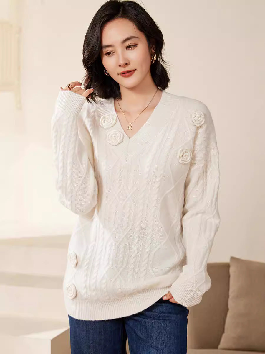 Damen Zopfmuster-V-Pullover mit dreidimensionalen Blumenapplikationen aus weichem Wollmix Shop Nory