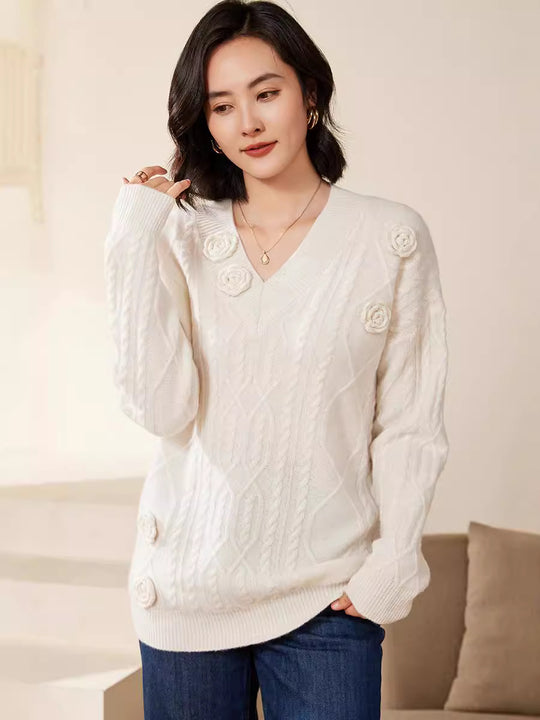 Damen Zopfmuster-V-Pullover mit dreidimensionalen Blumenapplikationen aus weichem Wollmix Shop Nory