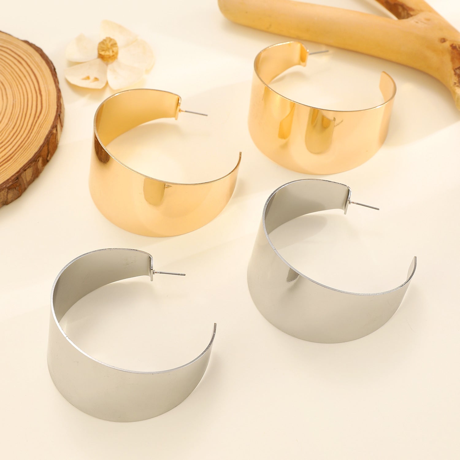 Damen Hängende Ohrringe aus glänzendem Metall Shop Nory