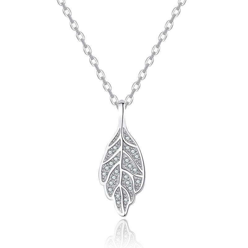 Damen Halskette mit filigranem Blätterdesign und funkelnden Zirkonia Shop Nory