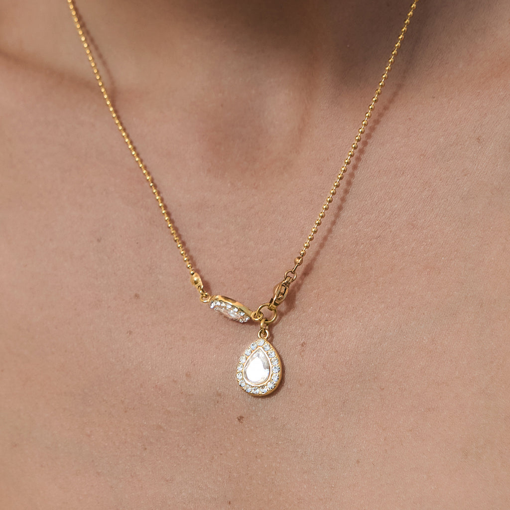 Damen Halskette mit funkelndem Tropfenanhänger und hochwertigen Zirkonia Shop Nory