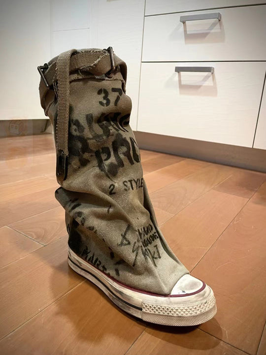 Damen Slouchy Canvas-High-Top Sneaker-Stiefel mit Gurt und Graffiti-Print Shop Nory