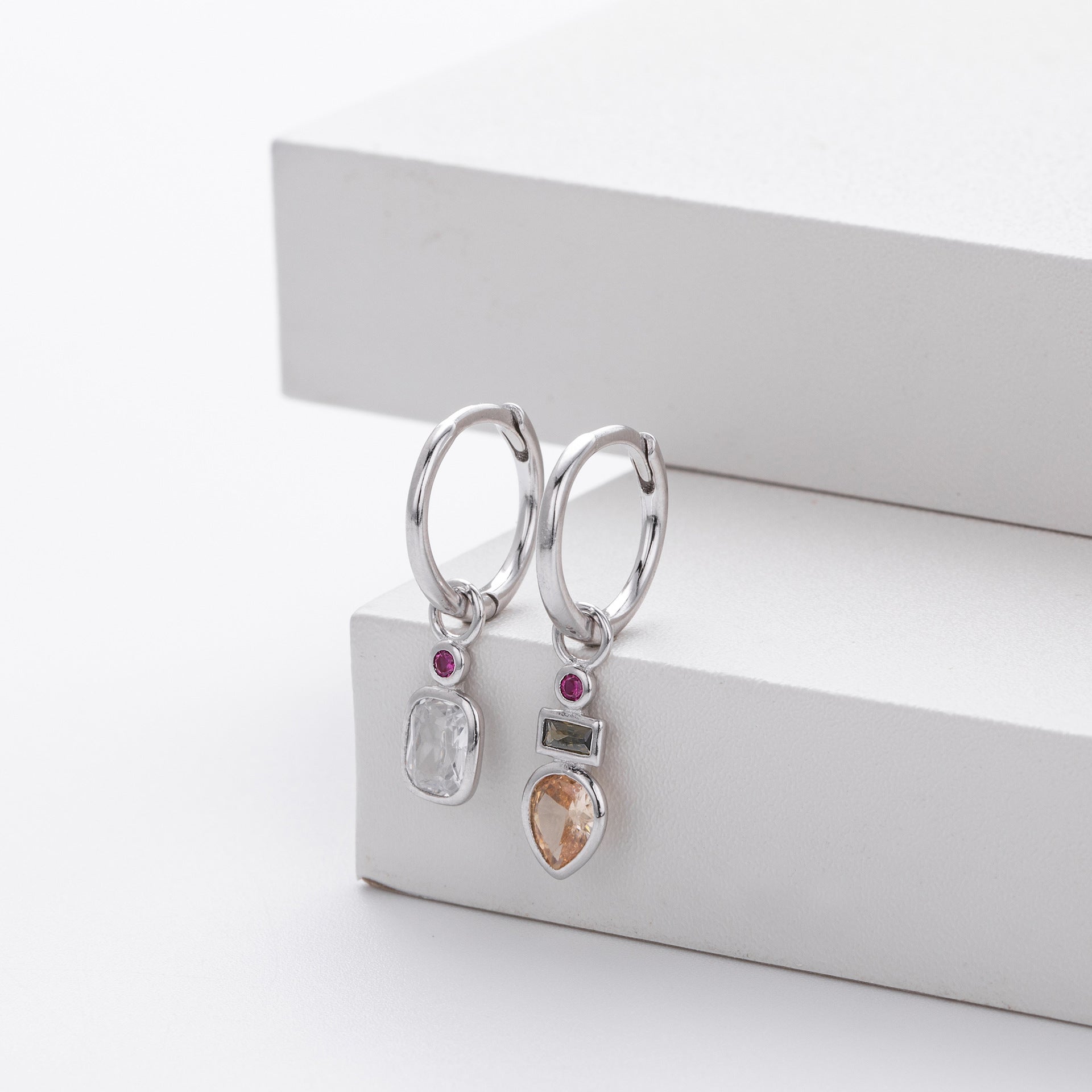 Damen Ohrhänger mit bunten Zirkonia-Elementen und hochwertigem 925 Sterling Silber Shop Nory