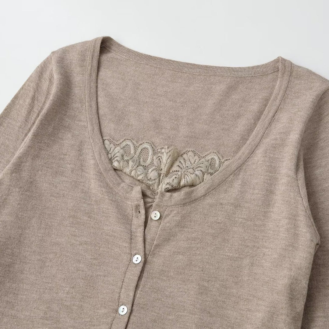 Damen Kurzcardigan aus Feinstrick mit V‑Ausschnitt, Knopfleiste und Spitzeneinsatz Shop Nory