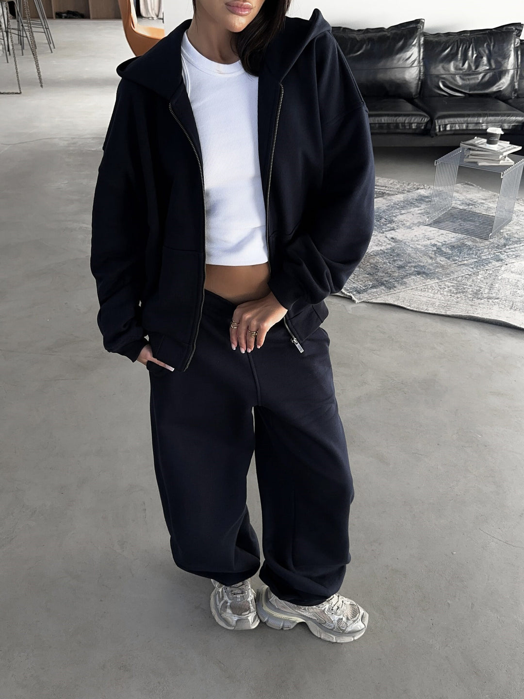 Damen lässiges Zip-Lounge-Set mit übergroßer Kapuzenjacke und taillierter Relax-Jogginghose Shop Nory
