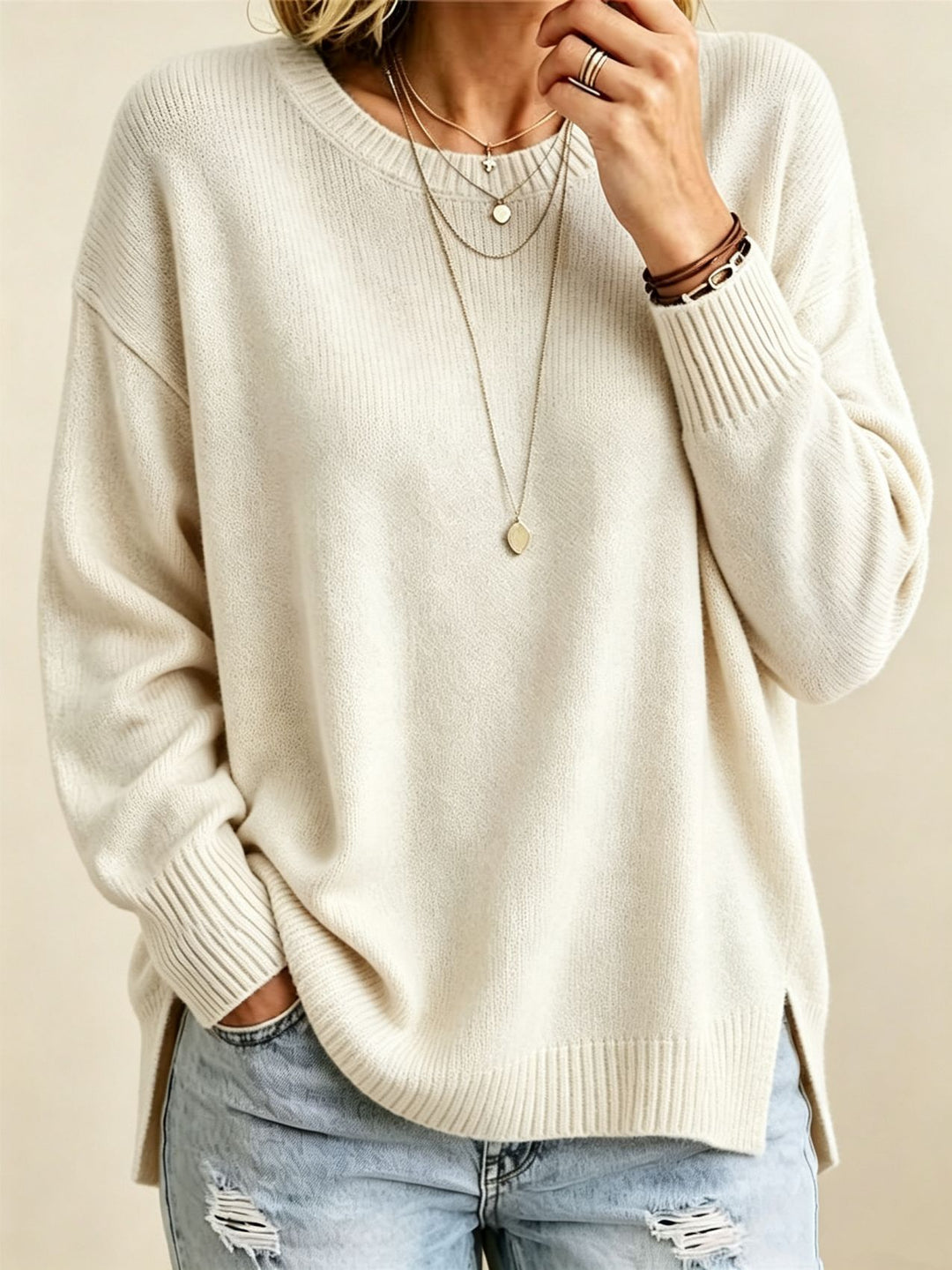 Damen Locker geschnittener Rundhals-Feinstrickpullover mit Seitenschlitzen und gerippten Bündchen Shop Nory
