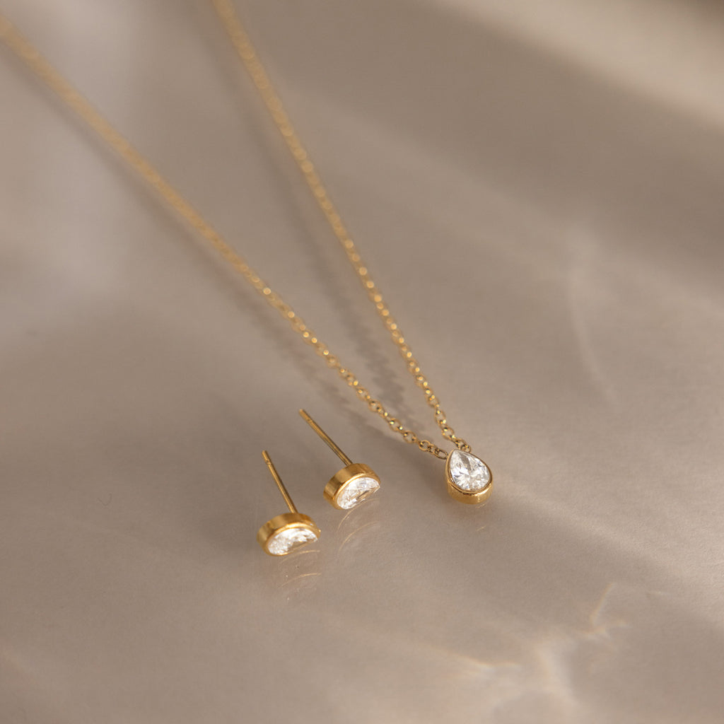 Damen Geschenkset mit Halskette und Ohrsteckern aus hypoallergenem Edelstahl Shop Nory