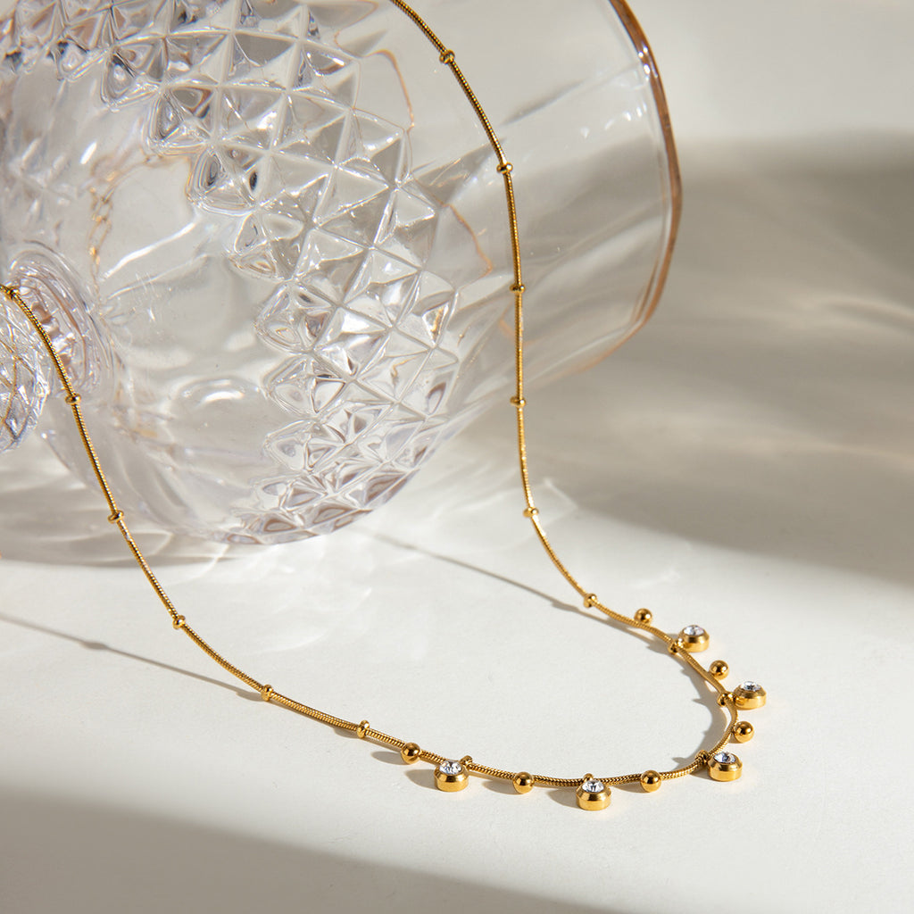 Damen elegante Halskette mit funkelnden Zirkonia aus hypoallergenem Edelstahl Shop Nory
