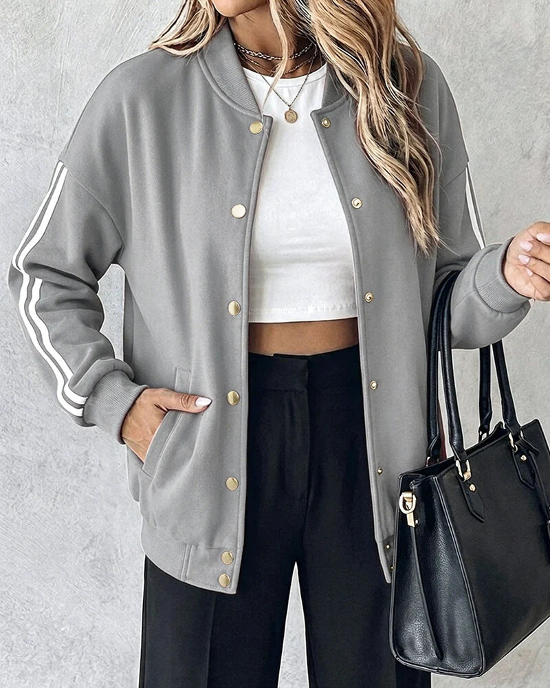 Damen Oversized Collegejacke mit Druckknopfleiste und kontrastierenden Streifenärmeln Shop Nory