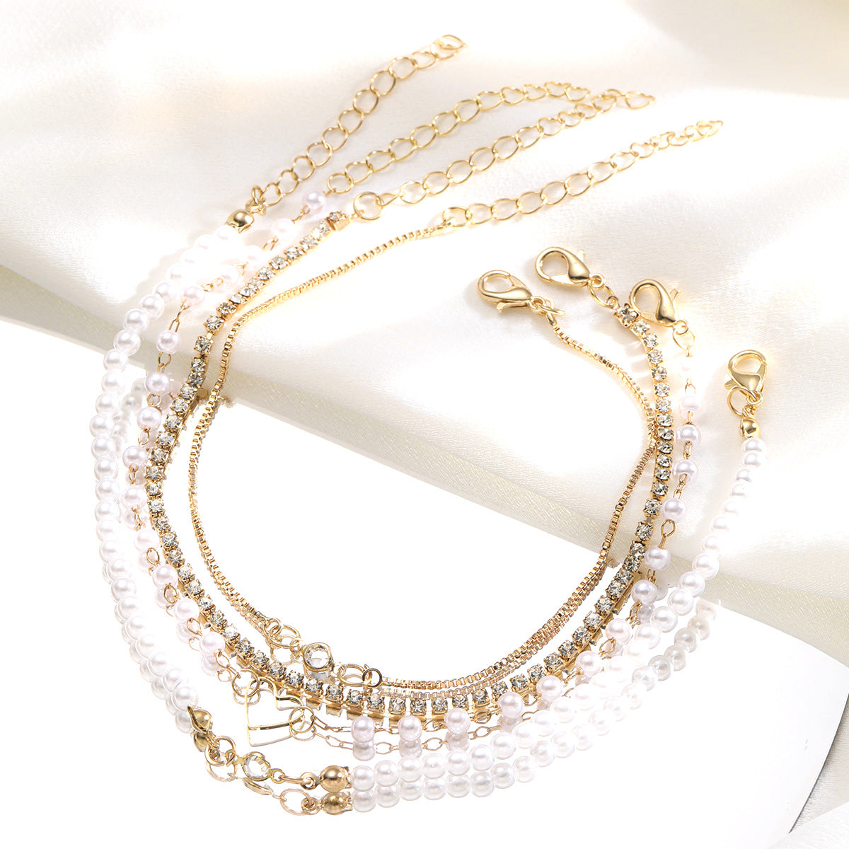 Damen Armband-Set mit feinen Perlen und glitzernden Akzenten Shop Nory