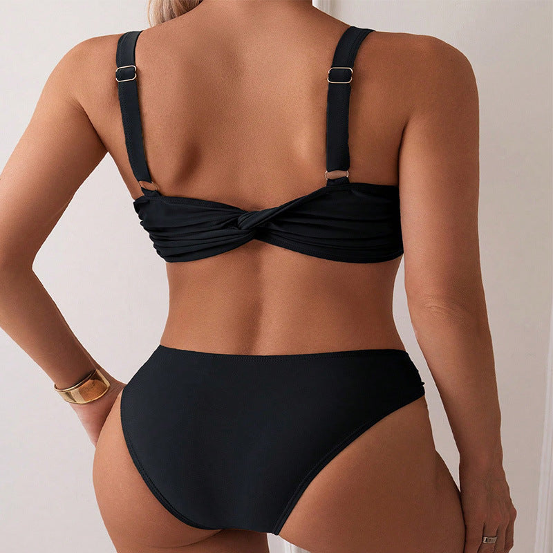 Damen Zweiteiliger Bikini mit eleganten goldenen Akzenten