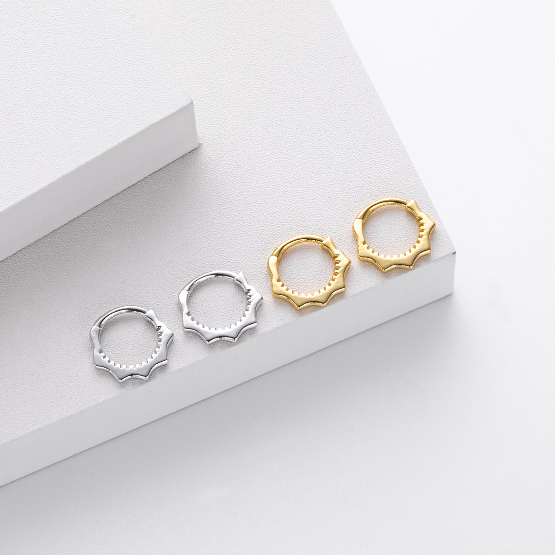 Damen Ohrstecker im modernen Zickzackdesign aus hochwertigem 925 Sterlingsilber Shop Nory