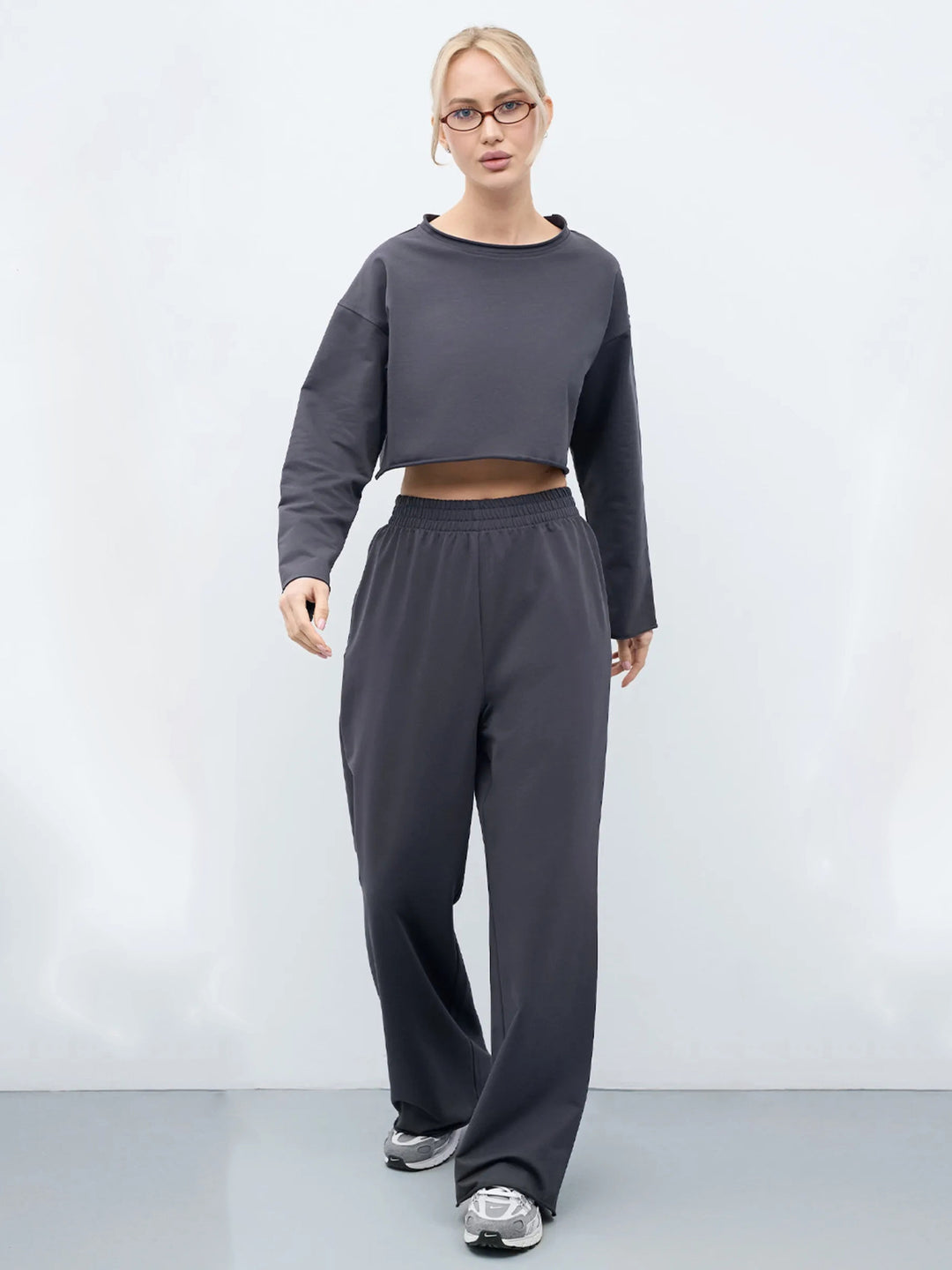 Damen Kurzgeschnittenes Sweatshirt und High-Waist Relax-Jogginghose Set Shop Nory