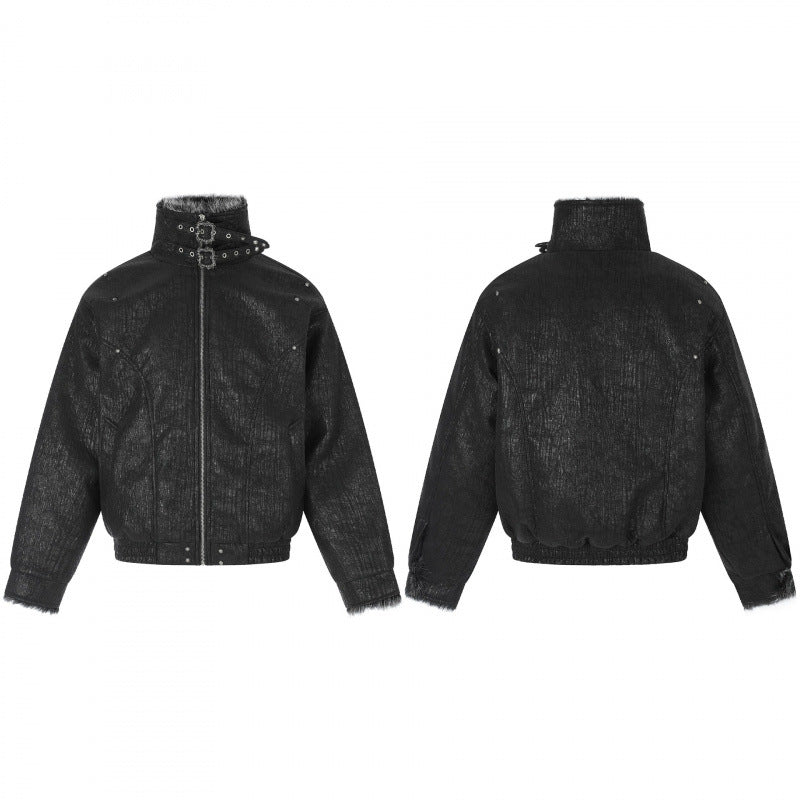 Herren Kurze Biker-inspirierte Kunstleder-Bomberjacke mit Nieten, doppeltem Schnallenkragen und Teddyfutter Shop Nory