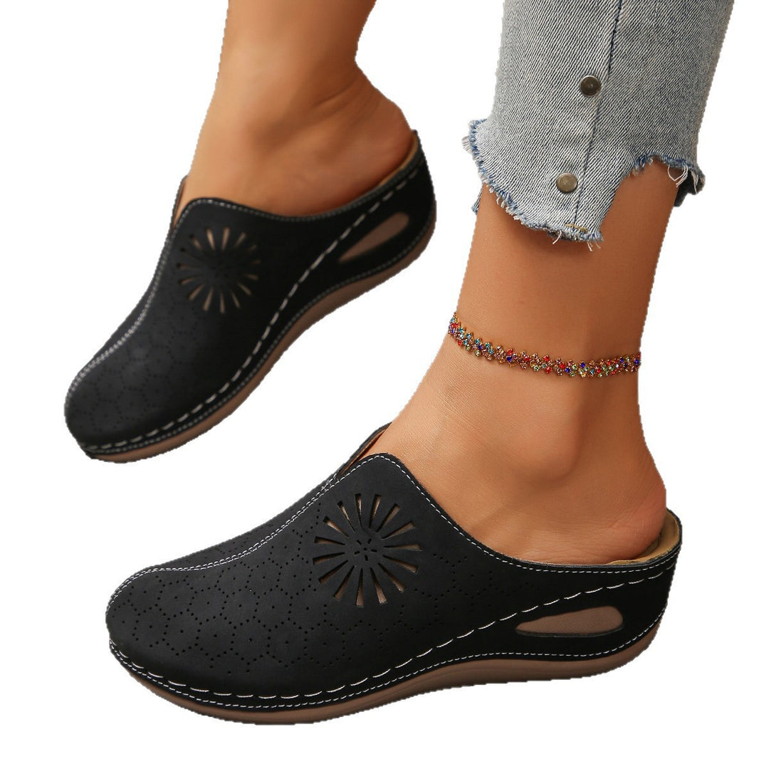 Damen Bequeme Perforierte Slipper-Mules mit Blumenstanzung und gepolstertem Fußbett Shop Nory