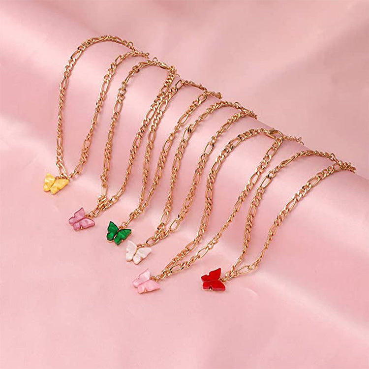 Damen Armband mit zartem Schmetterlingsanhänger in glänzender Gliederkette Shop Nory