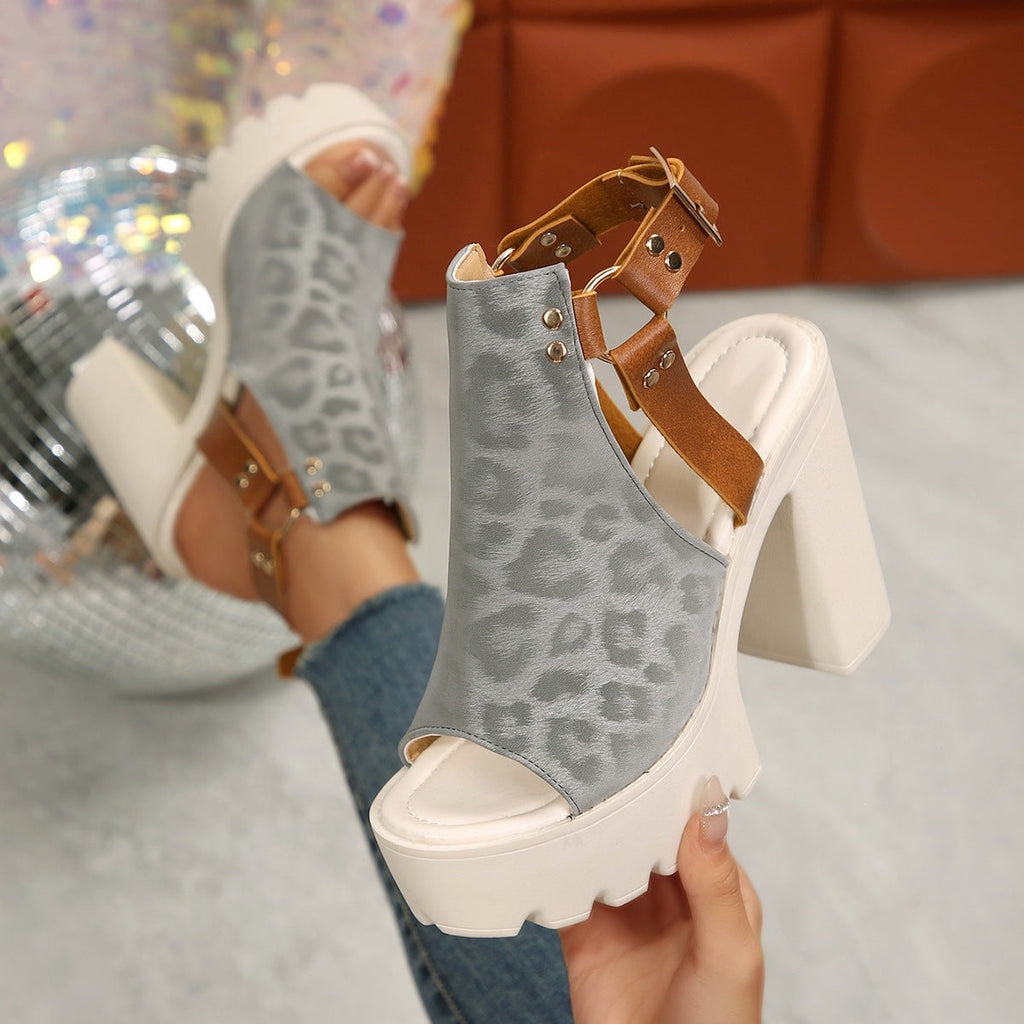 Damen modische Keil-Pantoletten mit dekorativen Details Shopnory