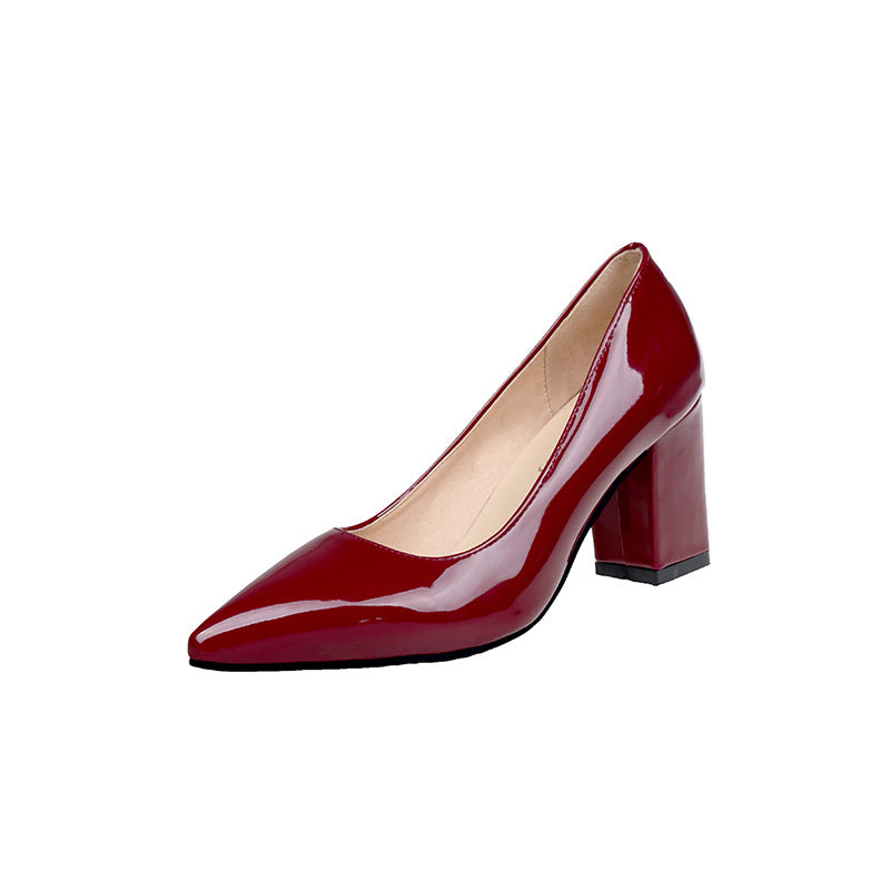 Damen Lack-Pumps mit spitzer Zehenpartie, mittelhohem Blockabsatz und gepolstertem Fußbett Shop Nory