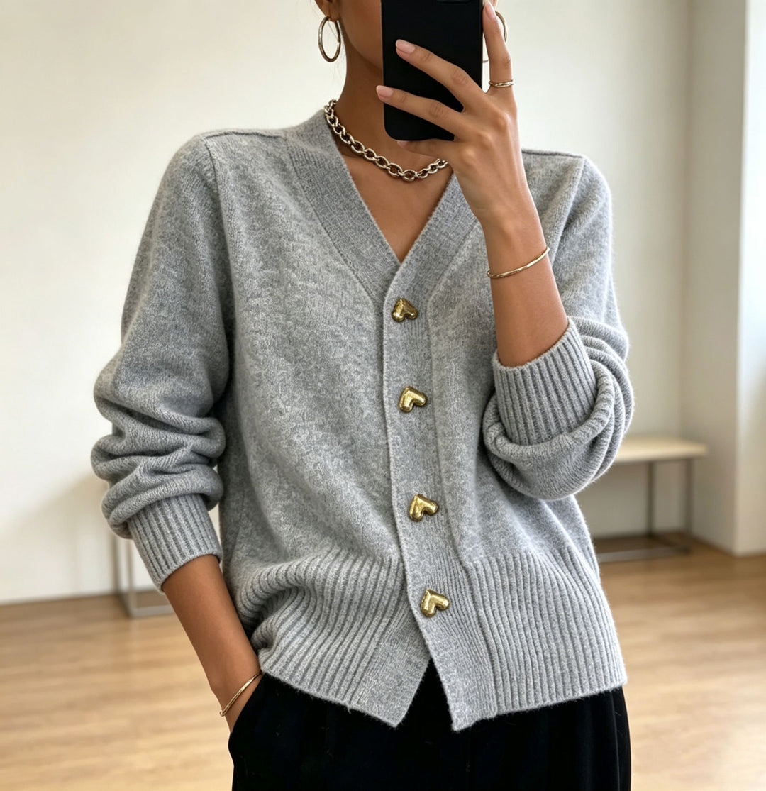 Damen Oversize V-Ausschnitt Strickcardigan mit herzförmigen Schmuckknöpfen Shop Nory