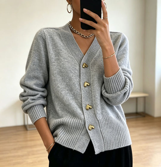 Damen Oversize V-Ausschnitt Strickcardigan mit herzförmigen Schmuckknöpfen Shop Nory