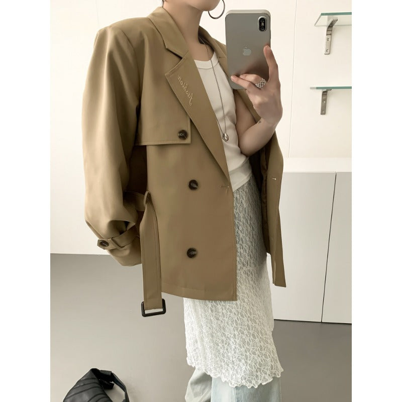 Damen Kurztrenchjacke mit taillierendem Bindegürtel und voluminösen Ballonärmeln Shop Nory