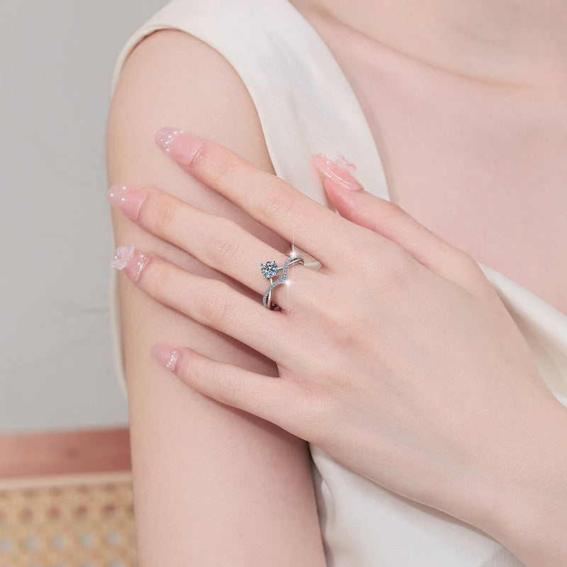 Damen Verlobungsring mit schwarzem Hauptstein und funkelnden Zirkonia-Elementen Shop Nory