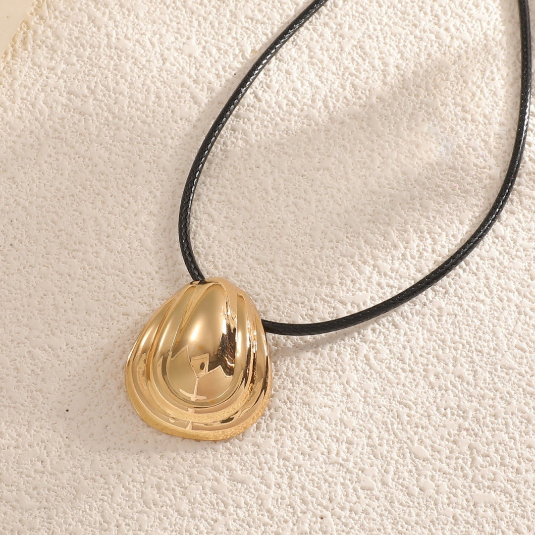 Damen Schmuckset mit glänzenden, skulpturalen Anhängern Shop Nory