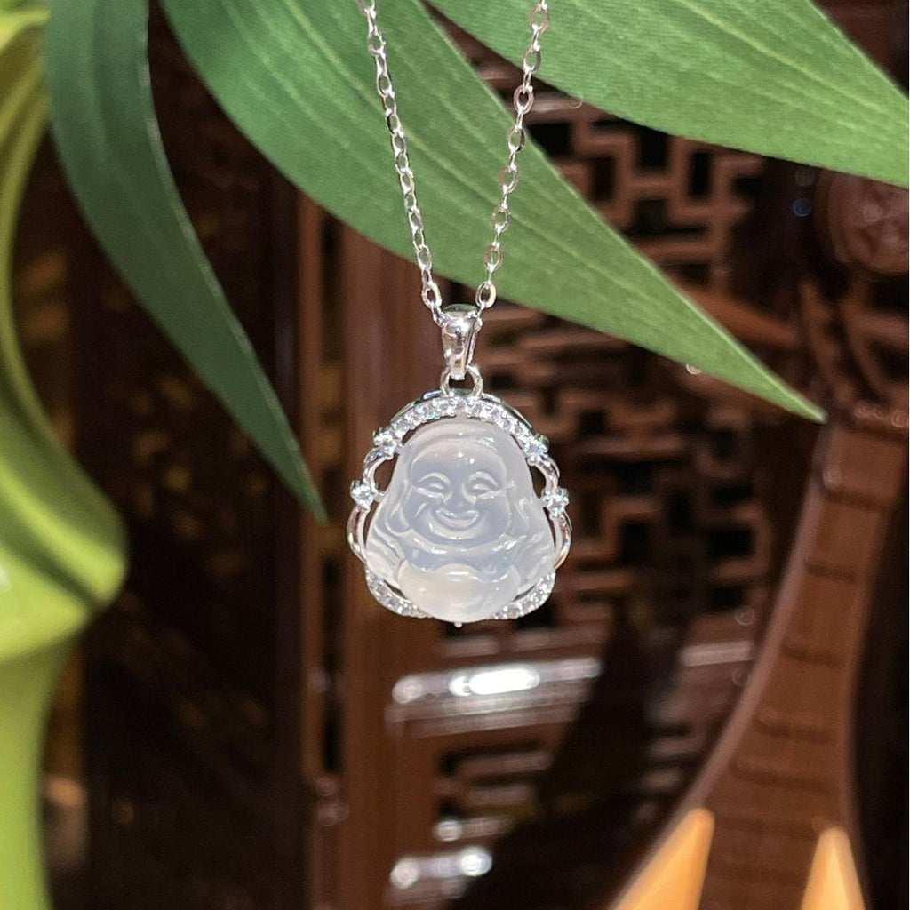 Damen Halskette mit kunstvollem Buddha-Anhänger und strahlenden Zirkonia Shop Nory