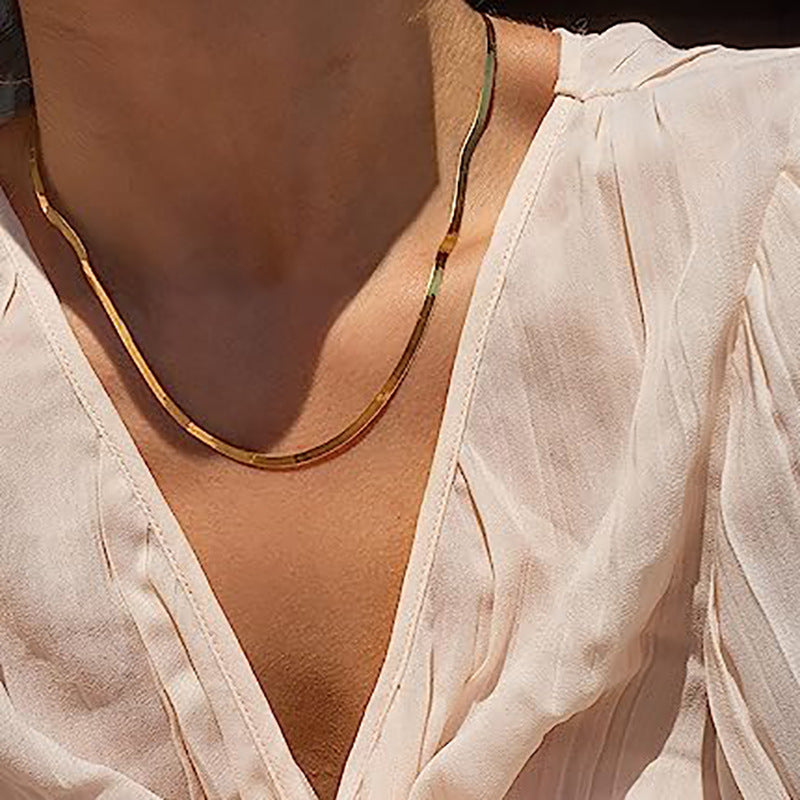 Damen Halskette mit doppeltem, geschmeidigem Design und funkelnden Akzenten Shop Nory