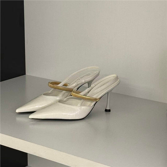 Damen Spitz zulaufende Slingback-Mules mit goldfarbenem Zierriemen und skulpturiertem Stiletto-Absatz Shop Nory
