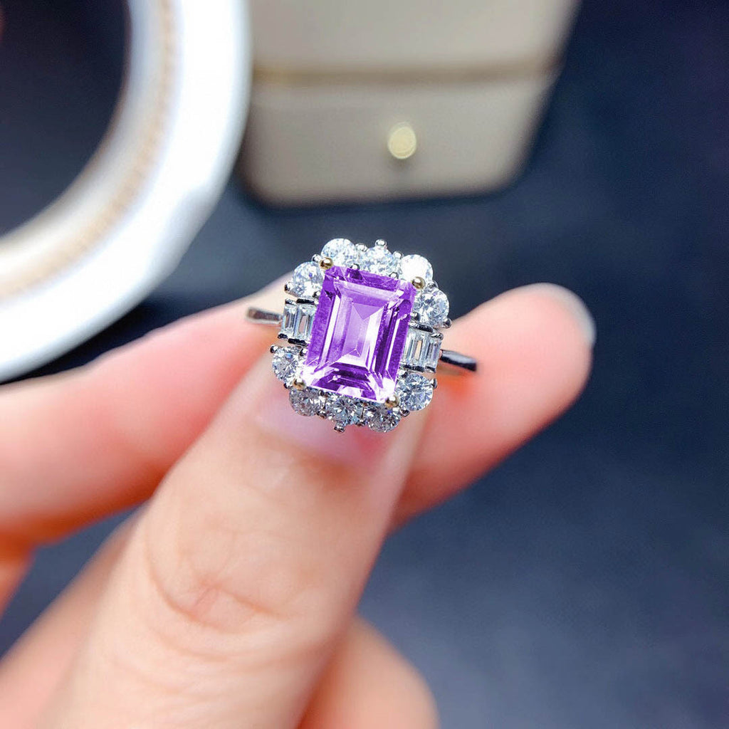 Damenring mit luxuriösem rechteckigen Edelstein und funkelnden Zirkonia Steinen Shop Nory