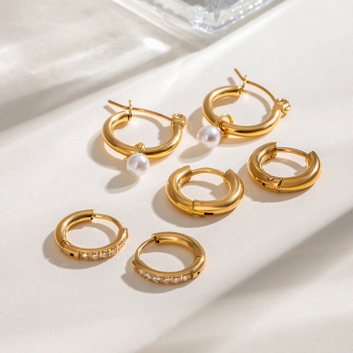 Damen Ohrhängerringe mit Perlen- und Zirkonia-Details Shop Nory