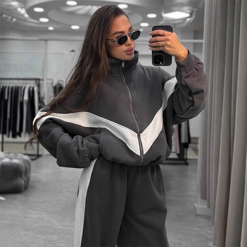 Damen eleganter sportlicher Zweiteiler Trainingsanzug mit Reißverschluss und kontrastierender V-Passe Shop Nory