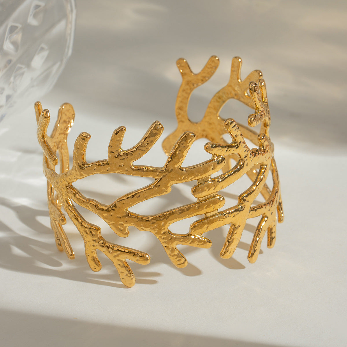 Damen Offenes Armband im modernen Korallendesign aus hypoallergenem Edelstahl Shop Nory