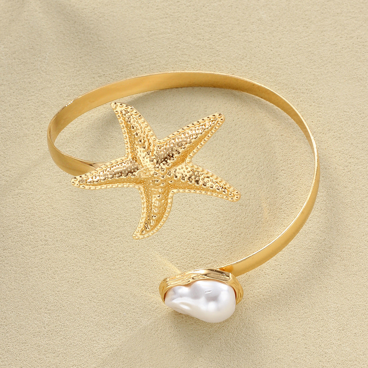 Damenarmband mit maritimen Sternen- und Perlenmotiven Shop Nory