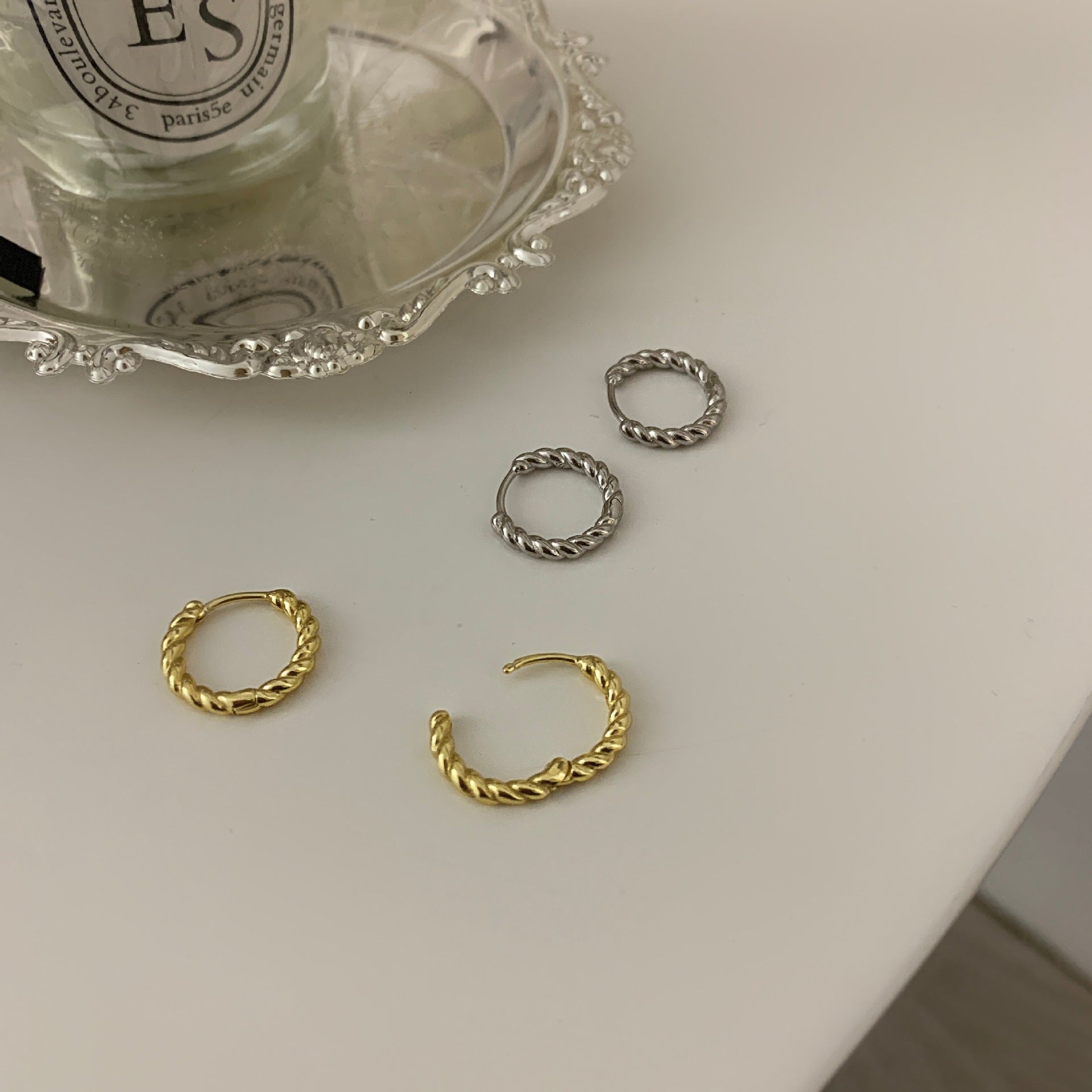Damen Creolen mit elegantem gedrehten Design Shop Nory