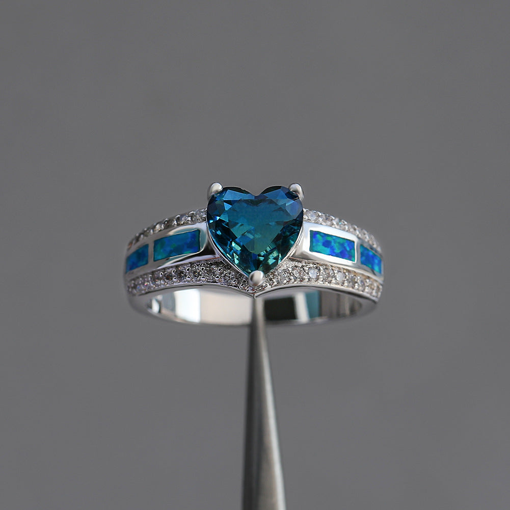 Damen Ring mit herzförmigem smaragdgrünem Stein und feinen Zirkonia-Details Shop Nory