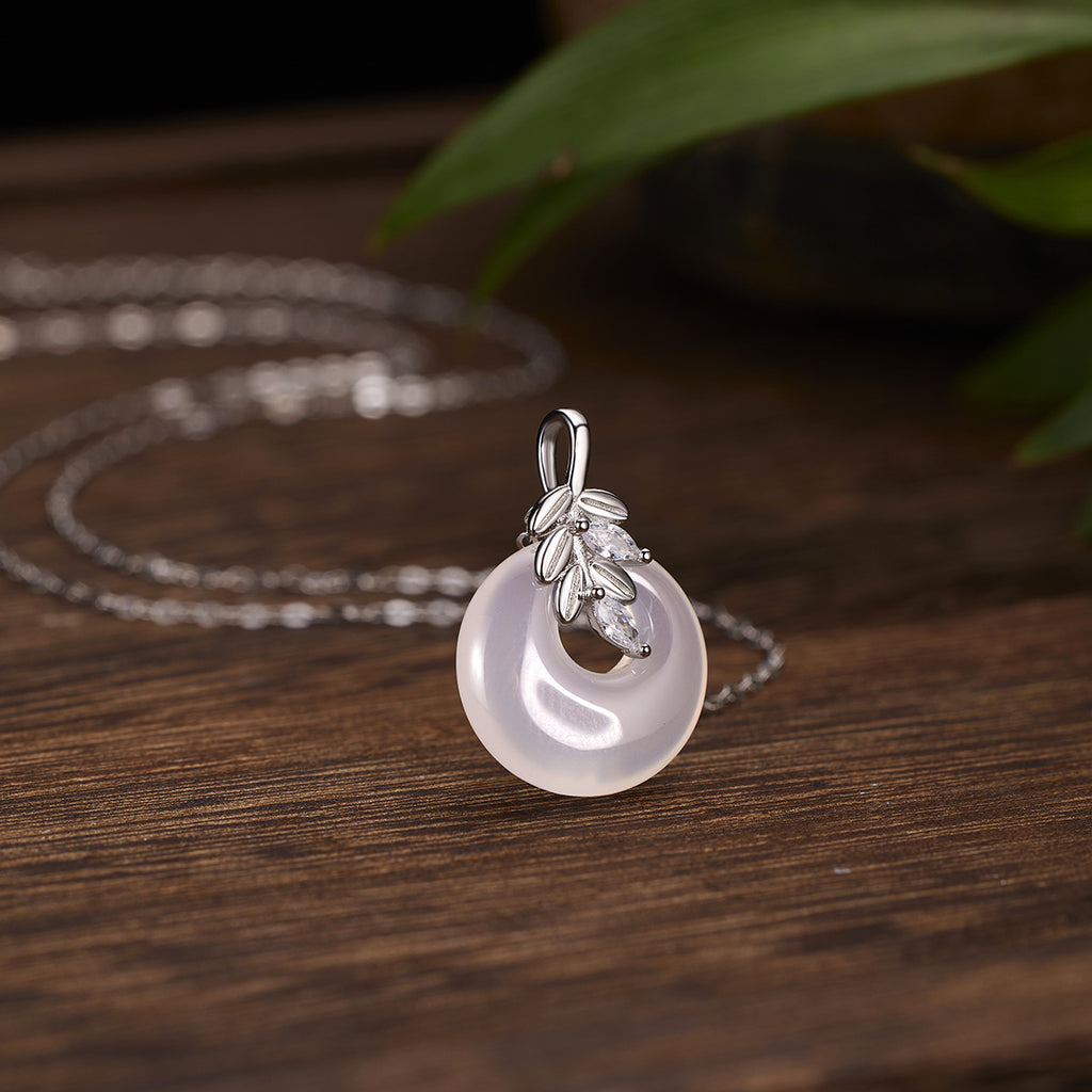 Damen Halskette mit elegantem Donut-Anhänger und zarten Kristallverzierungen Shop Nory